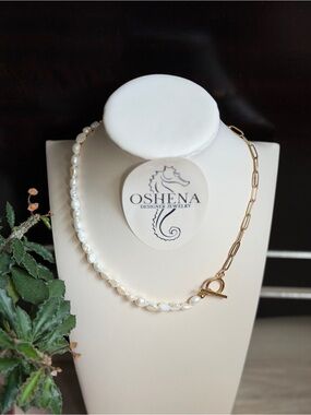 OSHENA Venus Pearl Choker: White Pearl and Gold Toggle Necklace